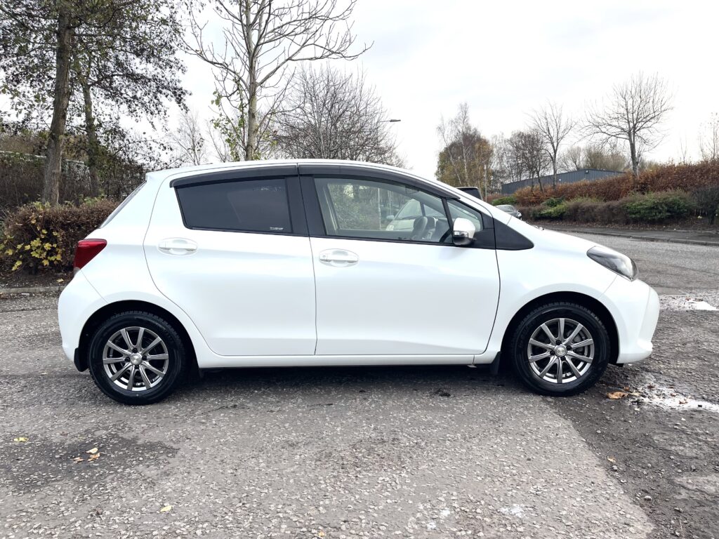 2014 TOYOTA VITZ ( YARIS ) FRESH IMPORT 1.3 AUTOMATIC 5 DOOR HATCHBACK PETROL 4 GRADE LOW MILAGE ULEZ