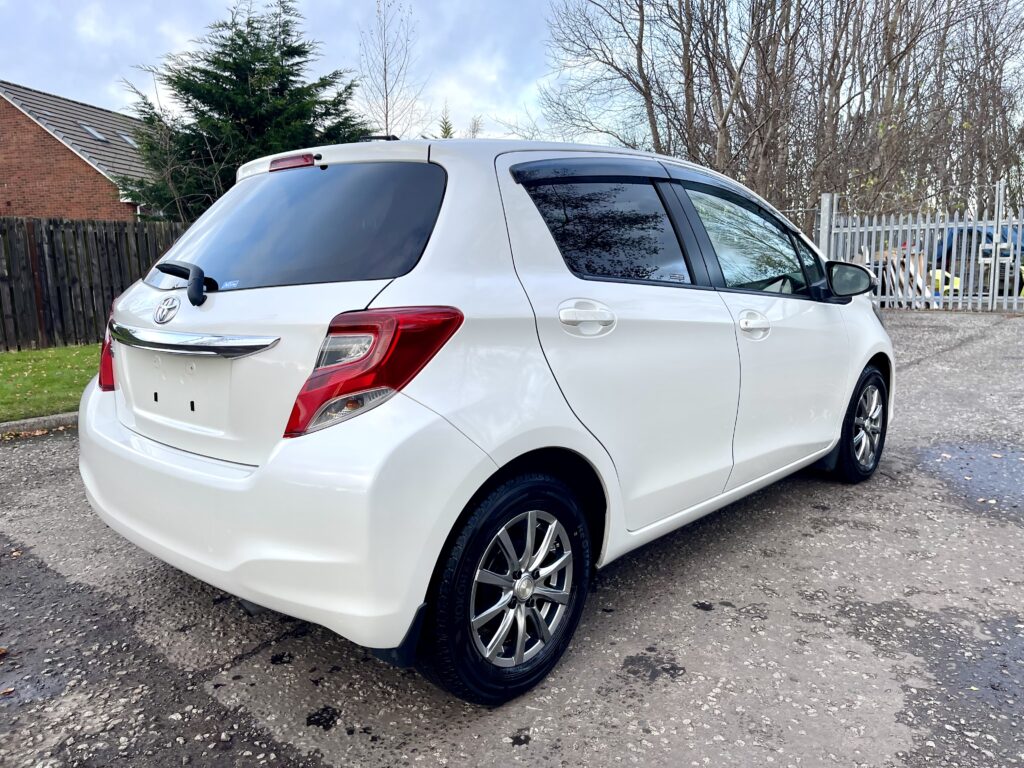 2014 TOYOTA VITZ ( YARIS ) FRESH IMPORT 1.3 AUTOMATIC 5 DOOR HATCHBACK PETROL 4 GRADE LOW MILAGE ULEZ