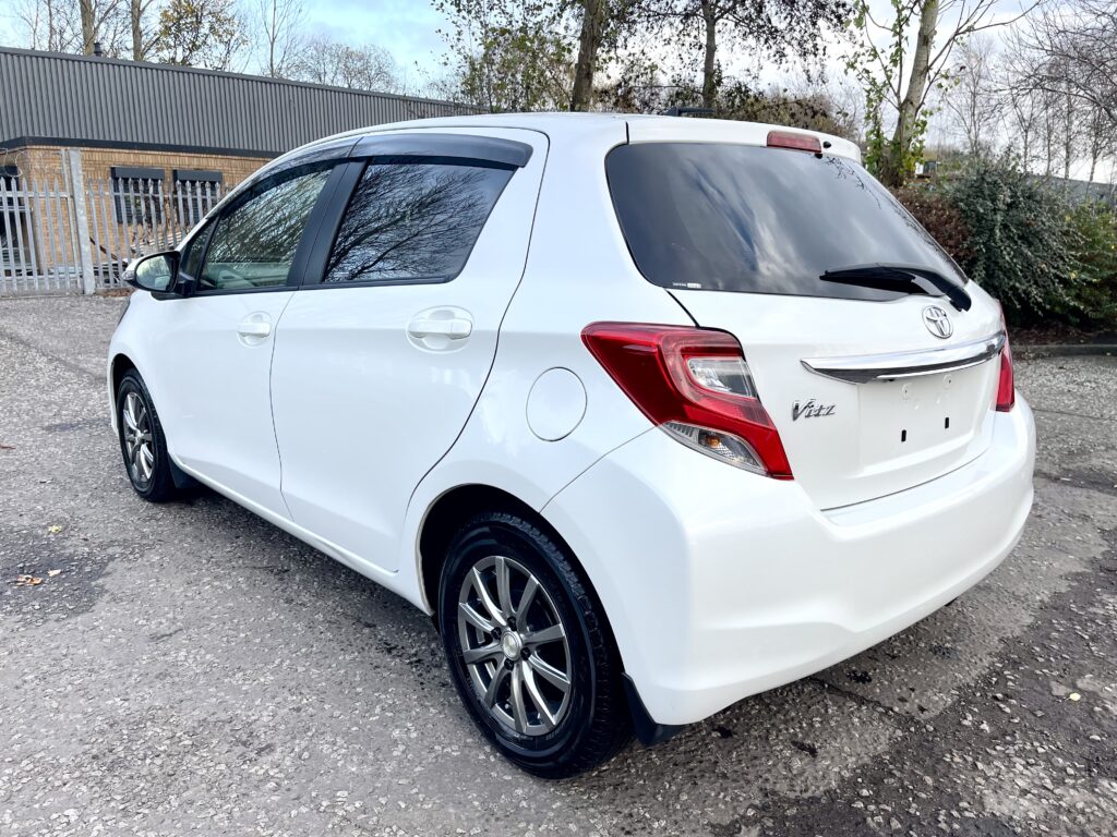 2014 TOYOTA VITZ ( YARIS ) FRESH IMPORT 1.3 AUTOMATIC 5 DOOR HATCHBACK PETROL 4 GRADE LOW MILAGE ULEZ