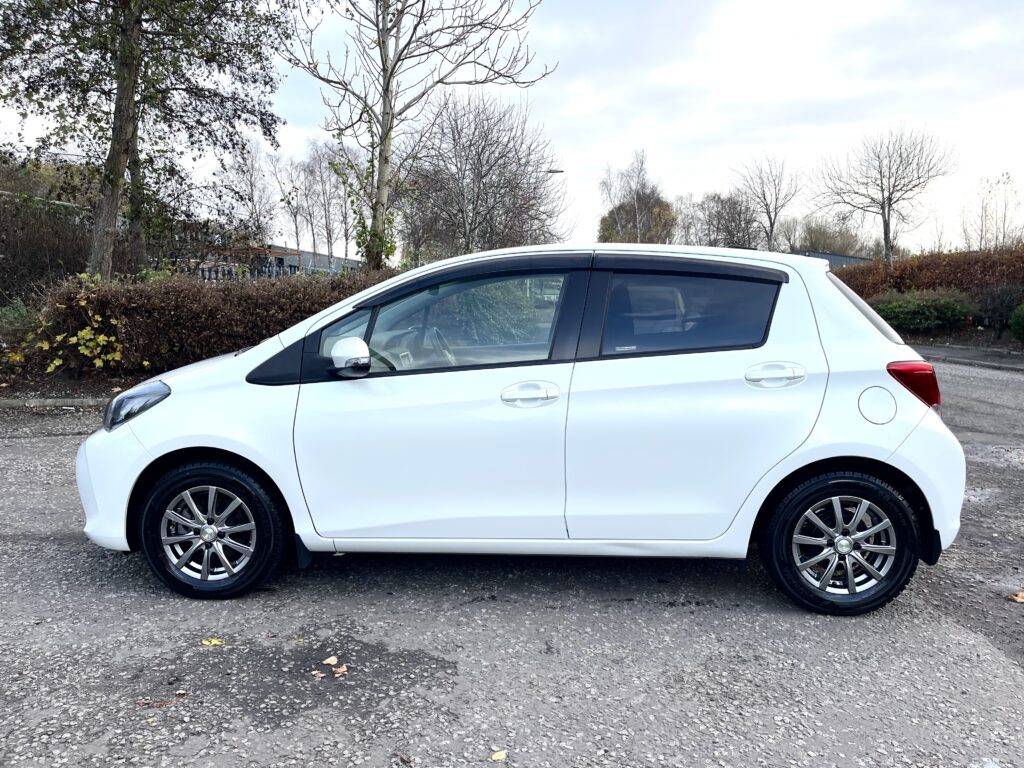 2014 TOYOTA VITZ ( YARIS ) FRESH IMPORT 1.3 AUTOMATIC 5 DOOR HATCHBACK PETROL 4 GRADE LOW MILAGE ULEZ