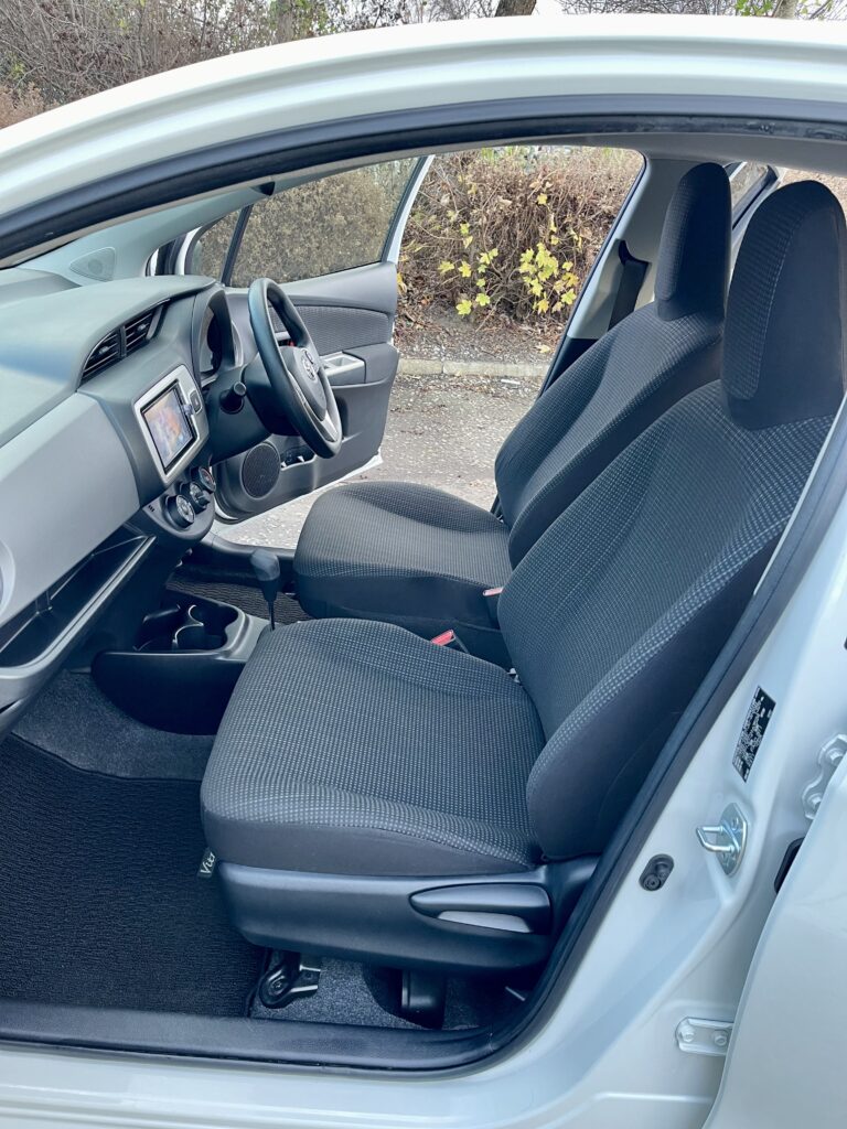 2014 TOYOTA VITZ ( YARIS ) FRESH IMPORT 1.3 AUTOMATIC 5 DOOR HATCHBACK PETROL 4 GRADE LOW MILAGE ULEZ