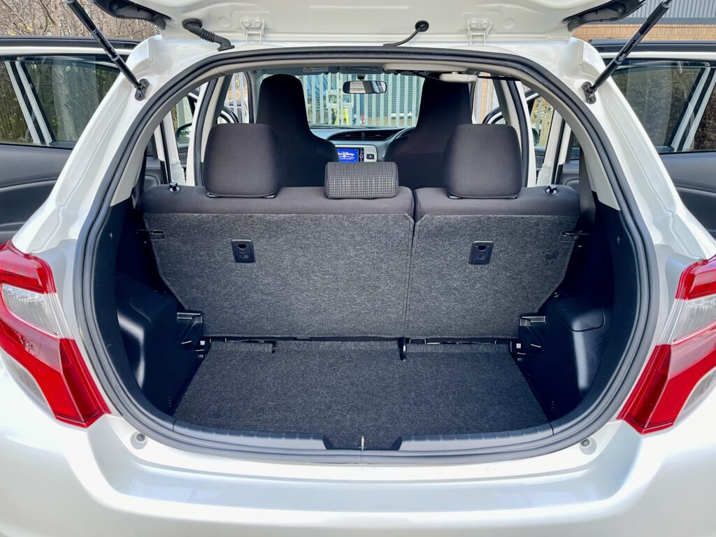 2014 TOYOTA VITZ ( YARIS ) FRESH IMPORT 1.3 AUTOMATIC 5 DOOR HATCHBACK PETROL 4 GRADE LOW MILAGE ULEZ