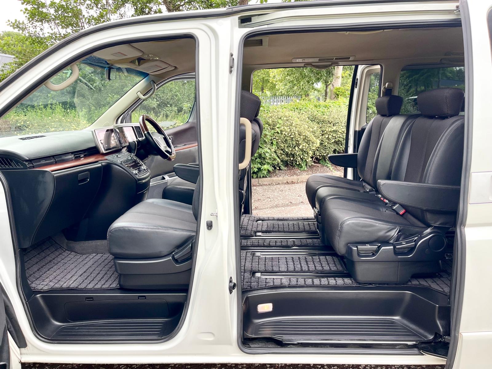 2006 NISSAN ELGRAND HIGHWAY STAR FRESH IMPORT AUTO 8 SEATS MPV 4 GRADE LOW MILEAGE