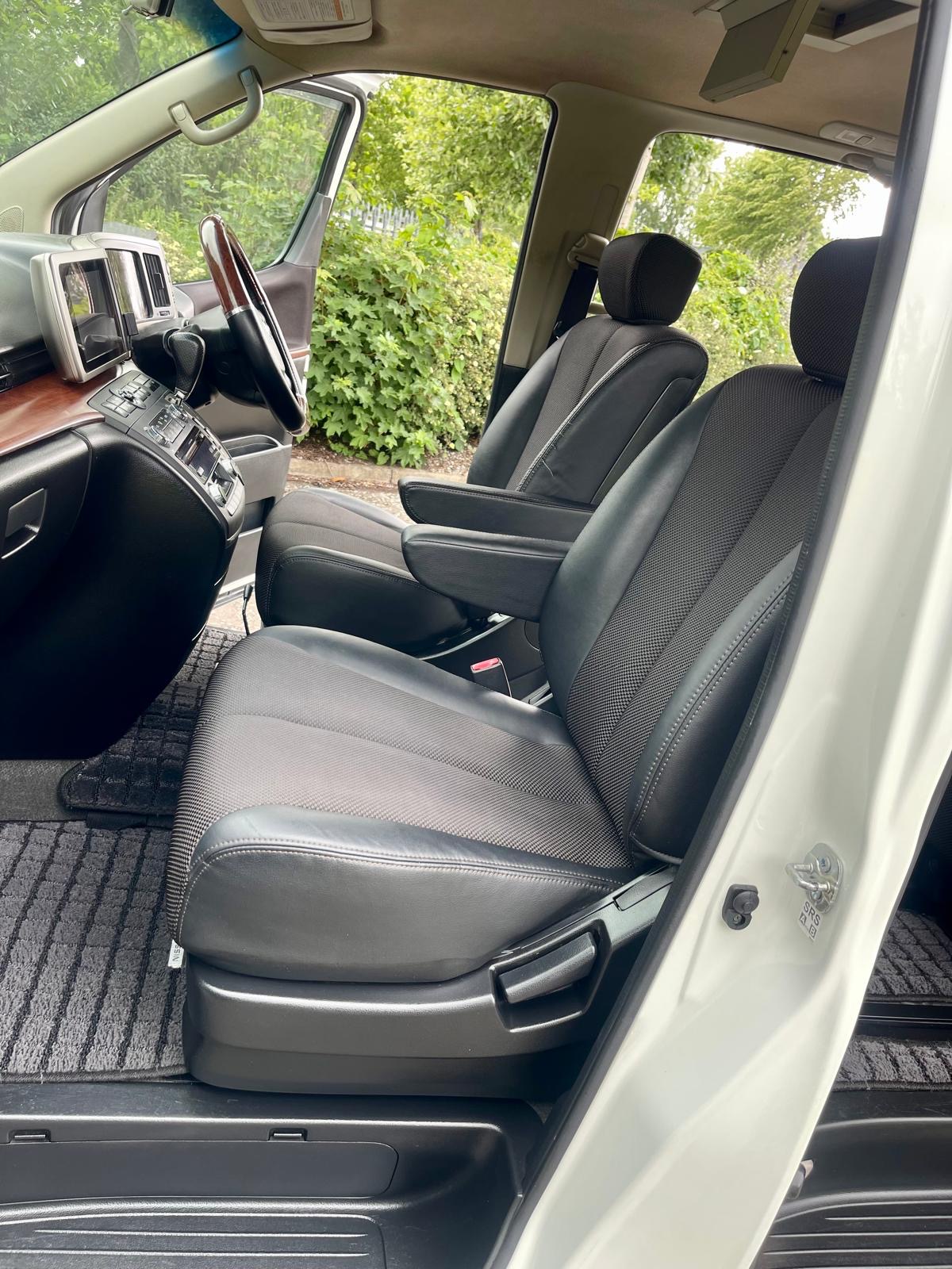 2006 NISSAN ELGRAND HIGHWAY STAR FRESH IMPORT AUTO 8 SEATS MPV 4 GRADE LOW MILEAGE