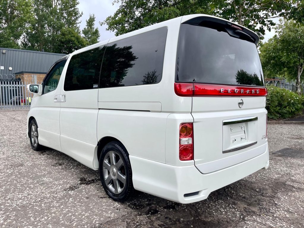 2006 NISSAN ELGRAND HIGHWAY STAR FRESH IMPORT AUTO 8 SEATS MPV 4 GRADE LOW MILEAGE