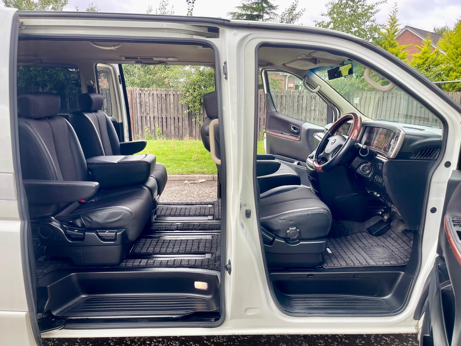 2006 NISSAN ELGRAND HIGHWAY STAR FRESH IMPORT AUTO 8 SEATS MPV 4 GRADE LOW MILEAGE