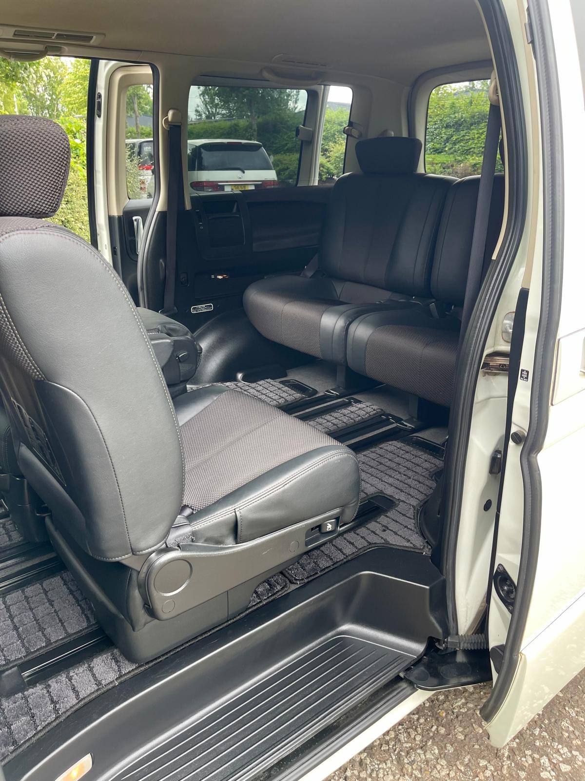 2006 NISSAN ELGRAND HIGHWAY STAR FRESH IMPORT AUTO 8 SEATS MPV 4 GRADE LOW MILEAGE