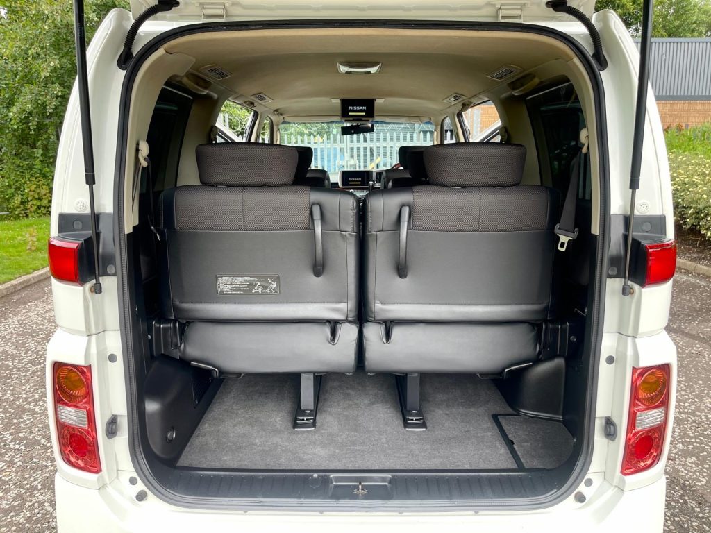 2006 NISSAN ELGRAND HIGHWAY STAR FRESH IMPORT AUTO 8 SEATS MPV 4 GRADE LOW MILEAGE