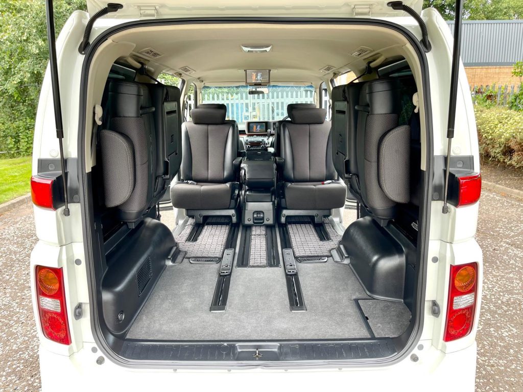 2005 NISSAN ELGRAND HIGHWAY STAR FRESH IMPORT 3.5 V6 AUTO 8 SEATS MPV CRUISE CONTROL 4/B GRADE LOW MILEAGE ULEZ