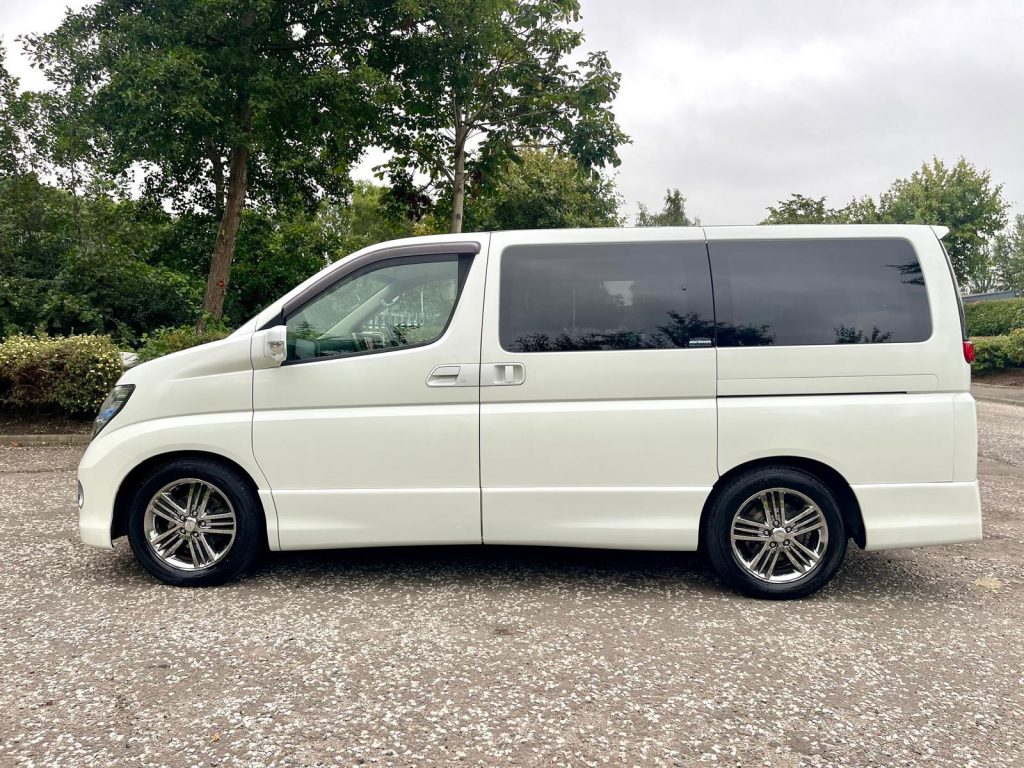 2005 NISSAN ELGRAND HIGHWAY STAR FRESH IMPORT 3.5 V6 AUTO 8 SEATS MPV CRUISE CONTROL 4/B GRADE LOW MILEAGE ULEZ