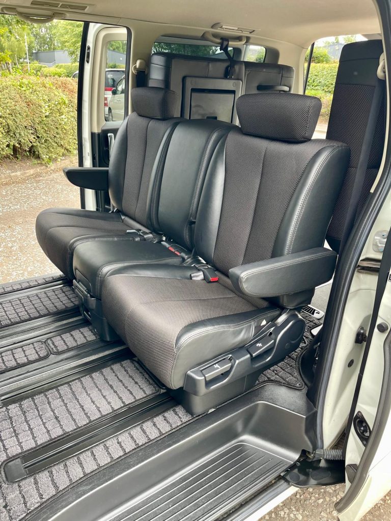 2005 NISSAN ELGRAND HIGHWAY STAR FRESH IMPORT 3.5 V6 AUTO 8 SEATS MPV CRUISE CONTROL 4/B GRADE LOW MILEAGE ULEZ