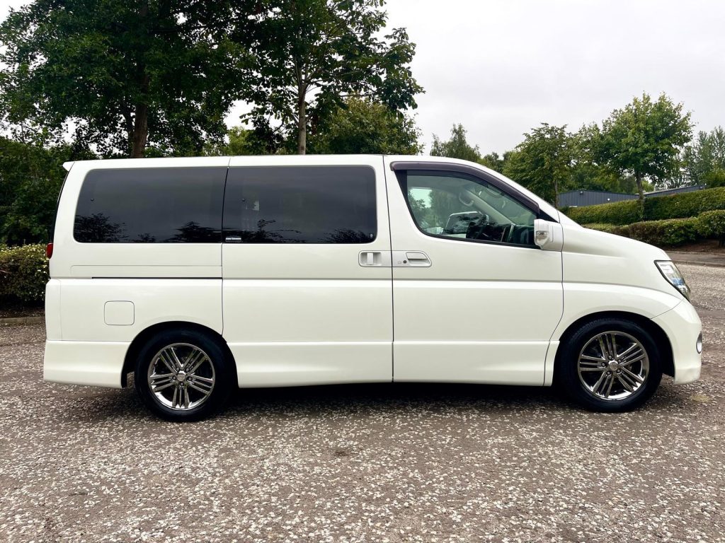 2005 NISSAN ELGRAND HIGHWAY STAR FRESH IMPORT 3.5 V6 AUTO 8 SEATS MPV CRUISE CONTROL 4/B GRADE LOW MILEAGE ULEZ