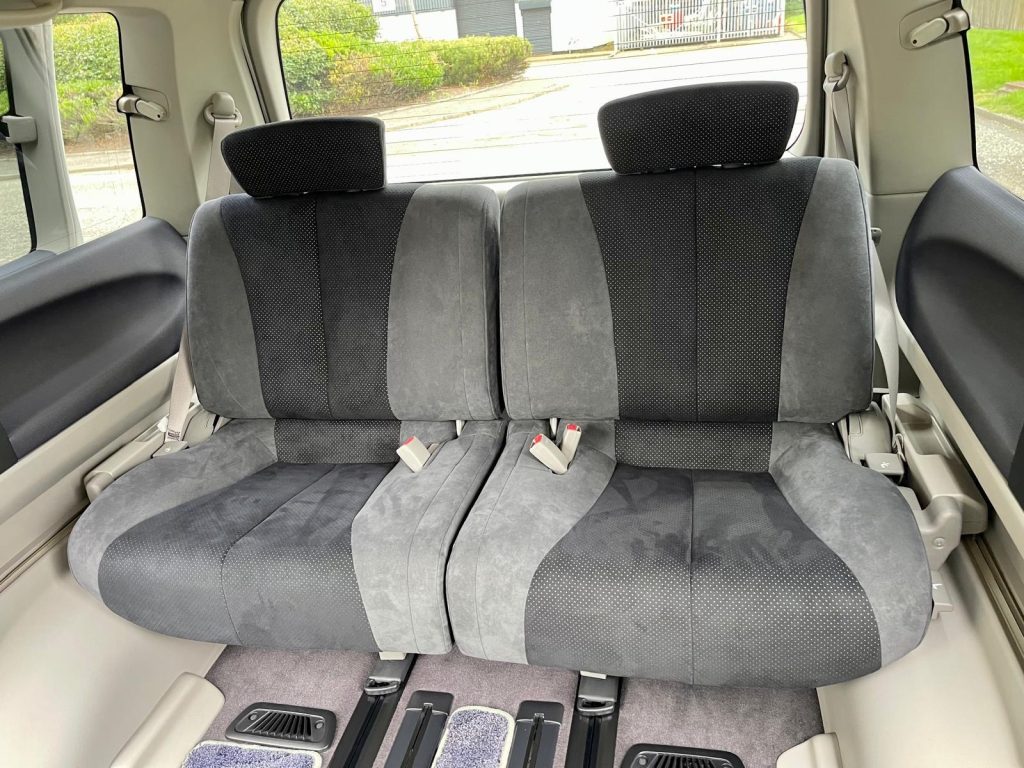 2004 NISSAN ELGRAND RIDER S AUTECH FRESH IMPORT AUTO 4WD 8 SEATS MPV 4/B GRADE LOW MILEAGE