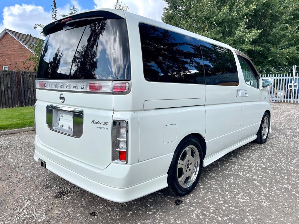2004 NISSAN ELGRAND RIDER S AUTECH FRESH IMPORT AUTO 4WD 8 SEATS MPV 4/B GRADE LOW MILEAGE