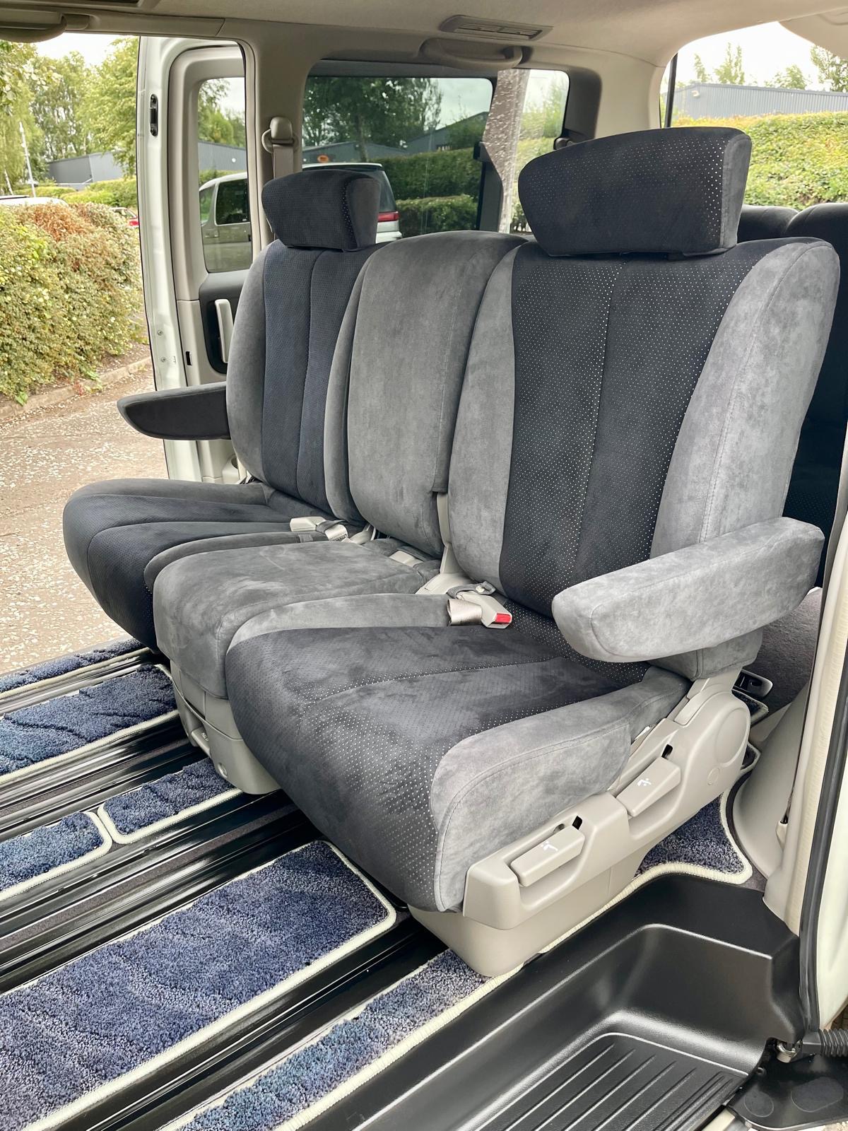 2004 NISSAN ELGRAND RIDER S AUTECH FRESH IMPORT AUTO 4WD 8 SEATS MPV 4/B GRADE LOW MILEAGE