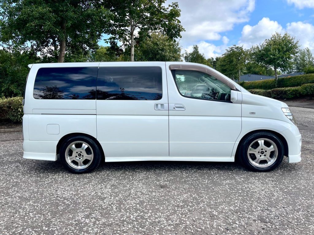 2004 NISSAN ELGRAND RIDER S AUTECH FRESH IMPORT AUTO 4WD 8 SEATS MPV 4/B GRADE LOW MILEAGE