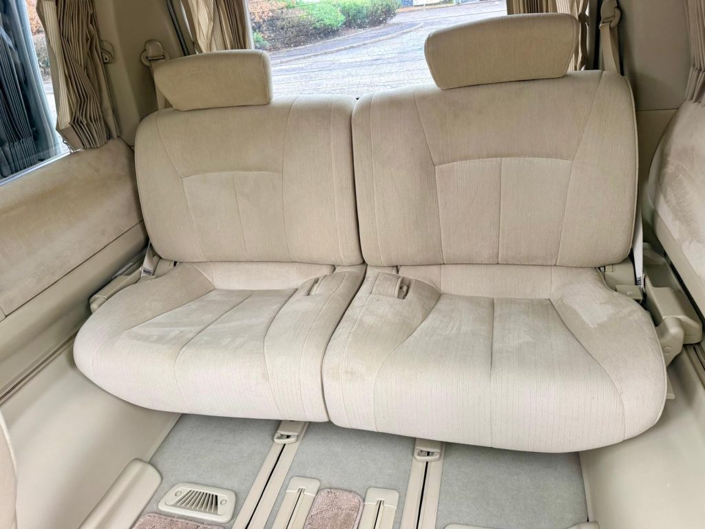 2005 NISSAN ELGRAND HIGHWAY STAR FRESH IMPORT 4WD AUTO 8 SEATS MPV 4 GRADE SUNROOF CURTAINS
