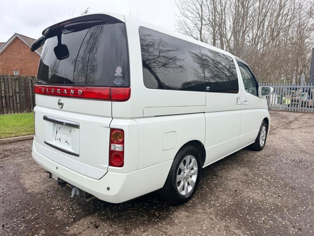 2005 NISSAN ELGRAND HIGHWAY STAR FRESH IMPORT 4WD AUTO 8 SEATS MPV 4 GRADE SUNROOF CURTAINS