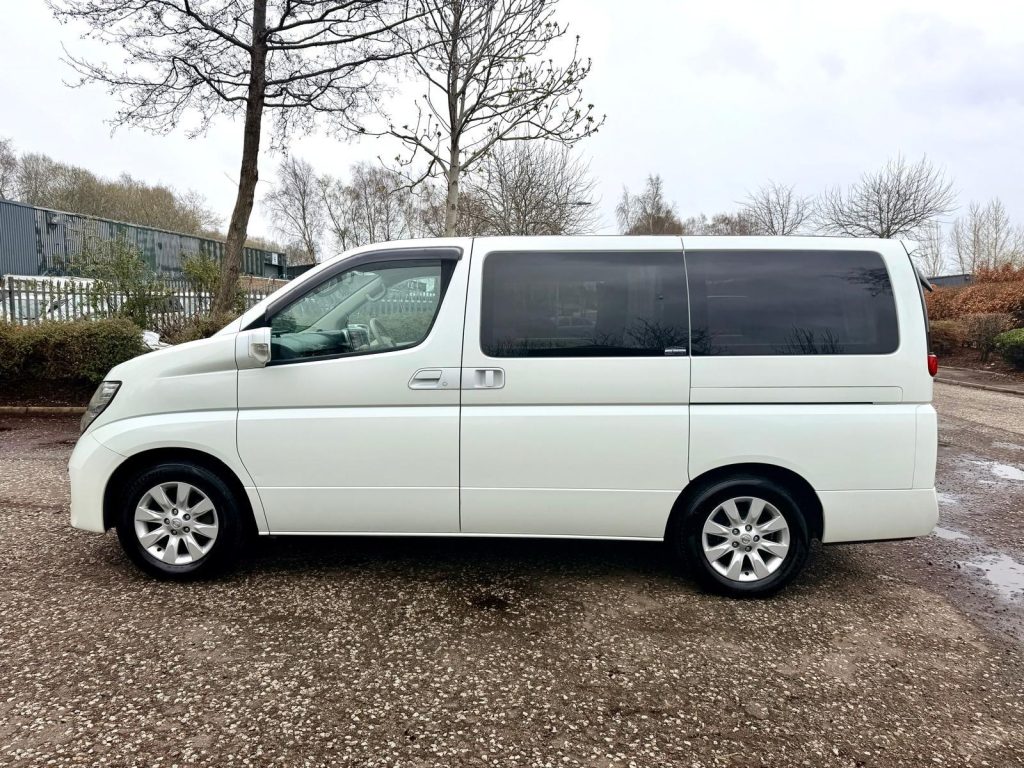 2005 NISSAN ELGRAND HIGHWAY STAR FRESH IMPORT 4WD AUTO 8 SEATS MPV 4 GRADE SUNROOF CURTAINS