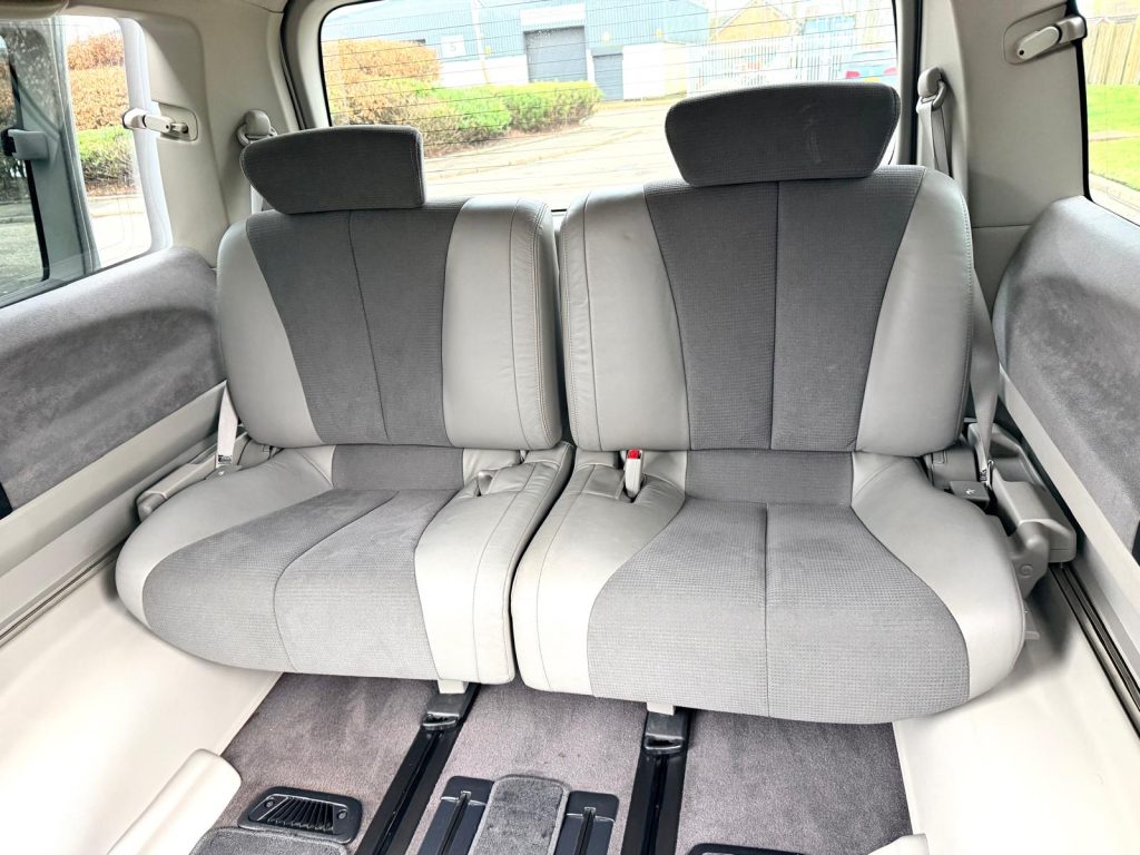 2002 NISSAN ELGRAND HIGHWAY STAR FRESH IMPORT 4WD AUTO 8 SEATS MPV CRUISE CONTROL4/B GRADE