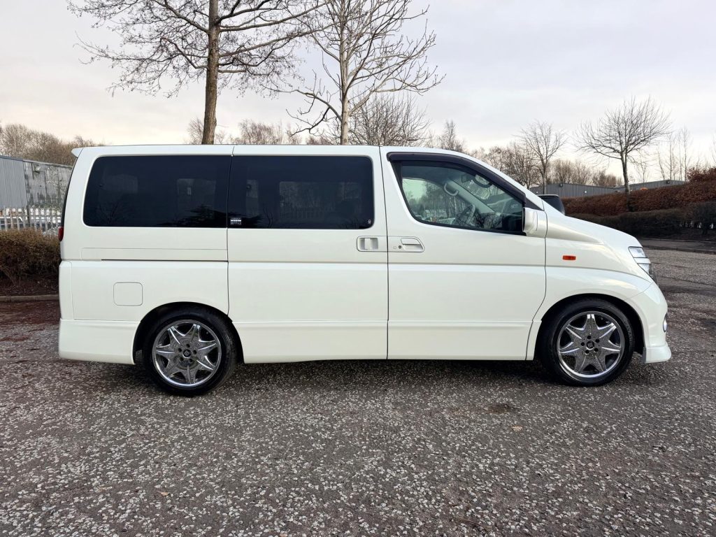 2002 NISSAN ELGRAND HIGHWAY STAR FRESH IMPORT 4WD AUTO 8 SEATS MPV CRUISE CONTROL4/B GRADE