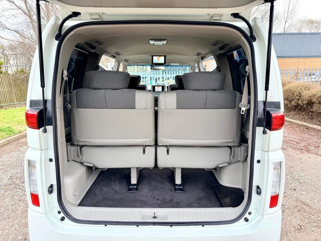 2002 NISSAN ELGRAND HIGHWAY STAR FRESH IMPORT 4WD AUTO 8 SEATS MPV CRUISE CONTROL4/B GRADE