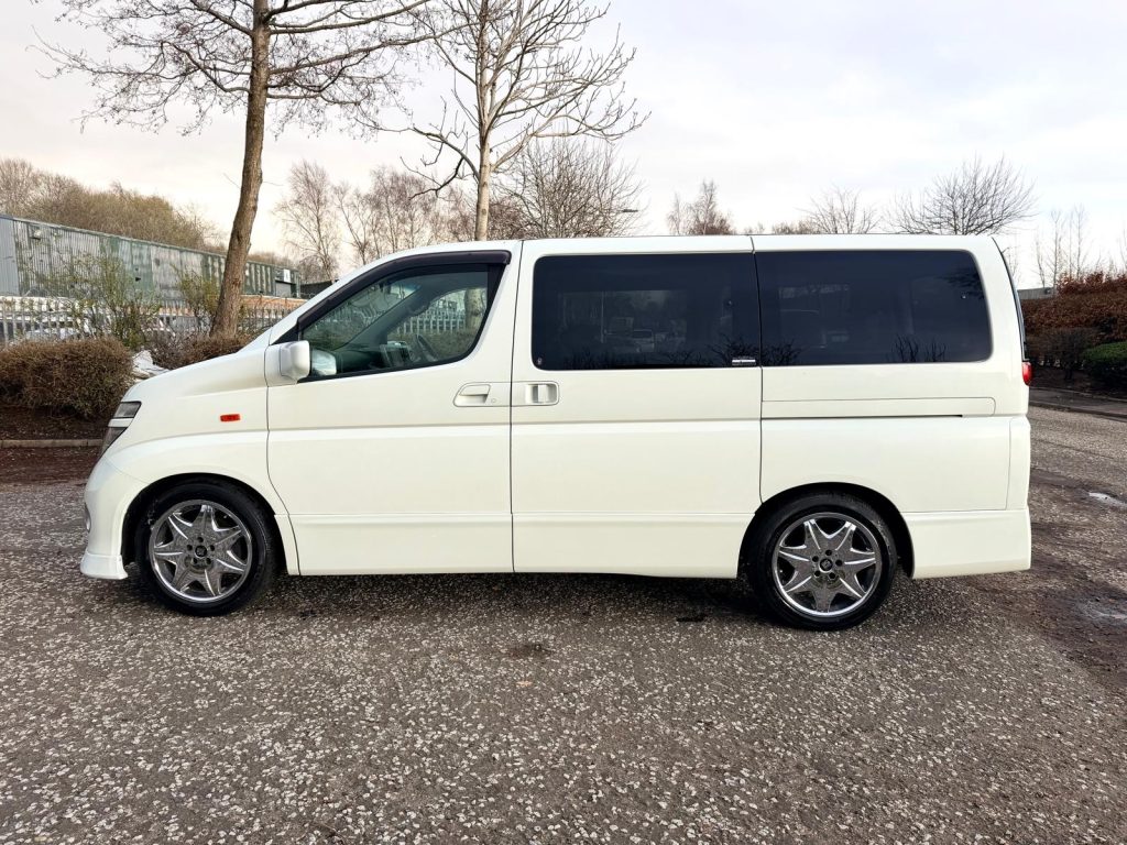 2002 NISSAN ELGRAND HIGHWAY STAR FRESH IMPORT 4WD AUTO 8 SEATS MPV CRUISE CONTROL4/B GRADE