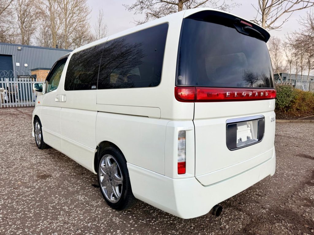 2002 NISSAN ELGRAND HIGHWAY STAR FRESH IMPORT 4WD AUTO 8 SEATS MPV CRUISE CONTROL4/B GRADE