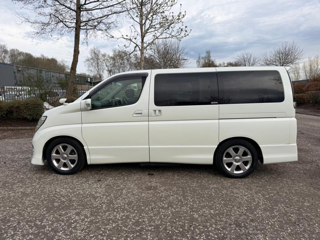 2007 NISSAN ELGRAND FRESH IMPORT HIGHWAY STAR AUTO 8 SEATS MPV 4 GRADE ULEZ