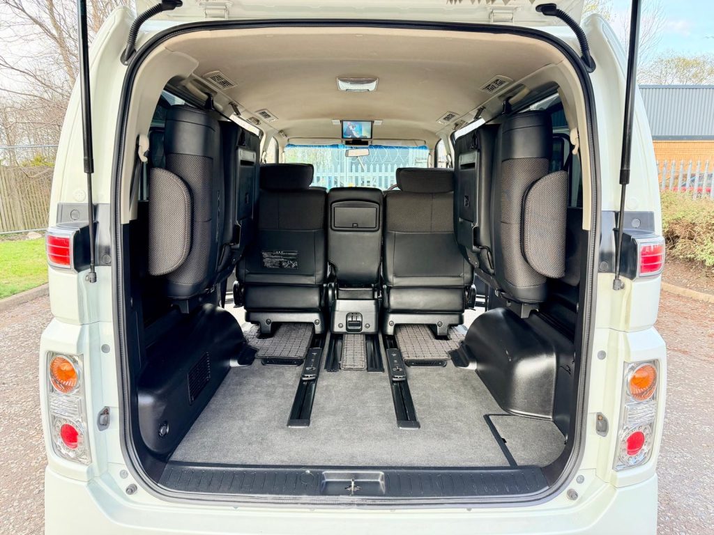 2007 NISSAN ELGRAND FRESH IMPORT HIGHWAY STAR AUTO 8 SEATS MPV 4 GRADE ULEZ