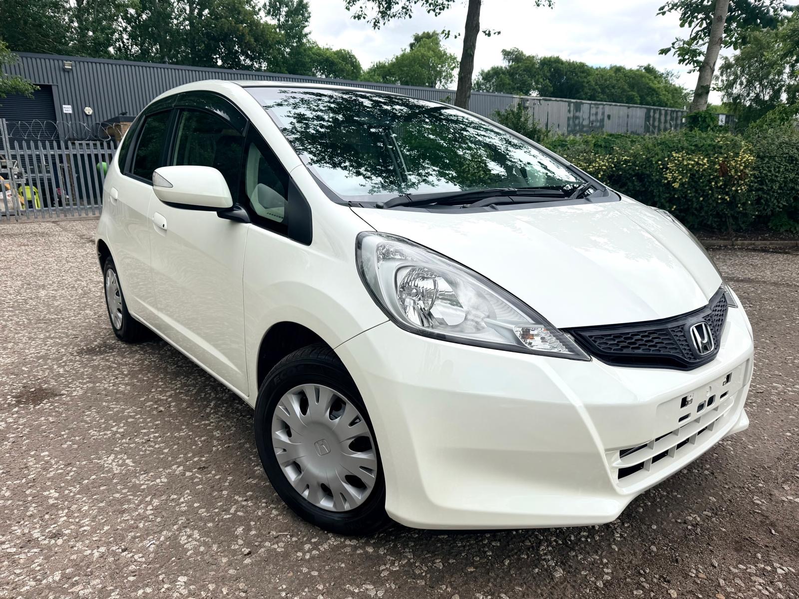 2013 HONDA FIT ( JAZZ ) FRESH IMPORT G SMART ESITION 1.3 AUTO HATCHBACK LOW MILLAGE 4 GRADE ULEZ