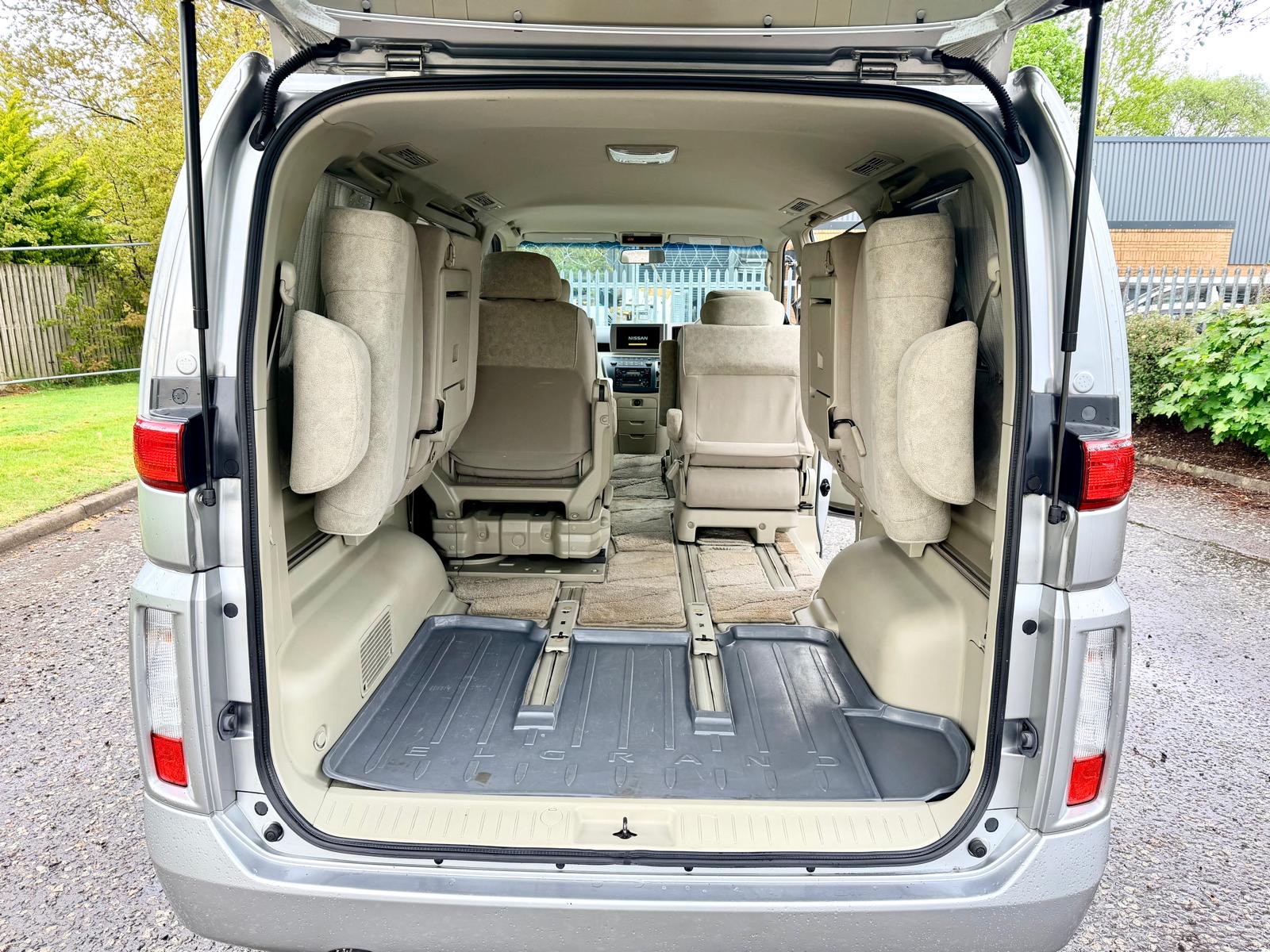 2003/12 NISSAN ELGRAND FRESH IMPORT WITH DISABLE SEAT 4WD AUTO 8 SEATS MPV 4/B GRADE CURTAINS