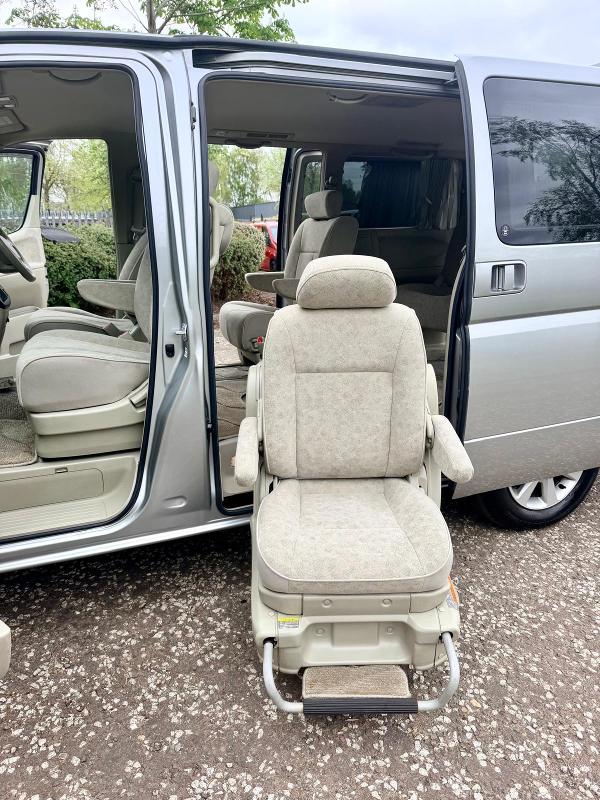 2003/12 NISSAN ELGRAND FRESH IMPORT WITH DISABLE SEAT 4WD AUTO 8 SEATS MPV 4/B GRADE CURTAINS