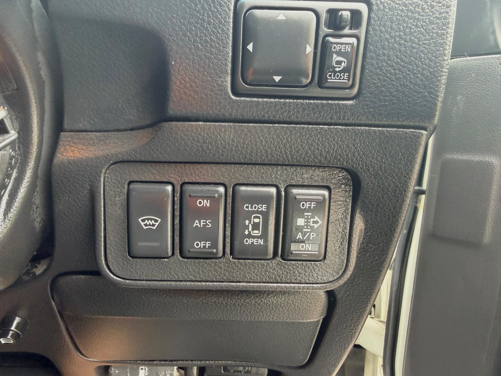 2005 NISSAN ELGRAND HIGHWAY STAR FRESH IMPORT 4WD AUTO 8 SEATS MPV 4/B GRADE CURTAINS