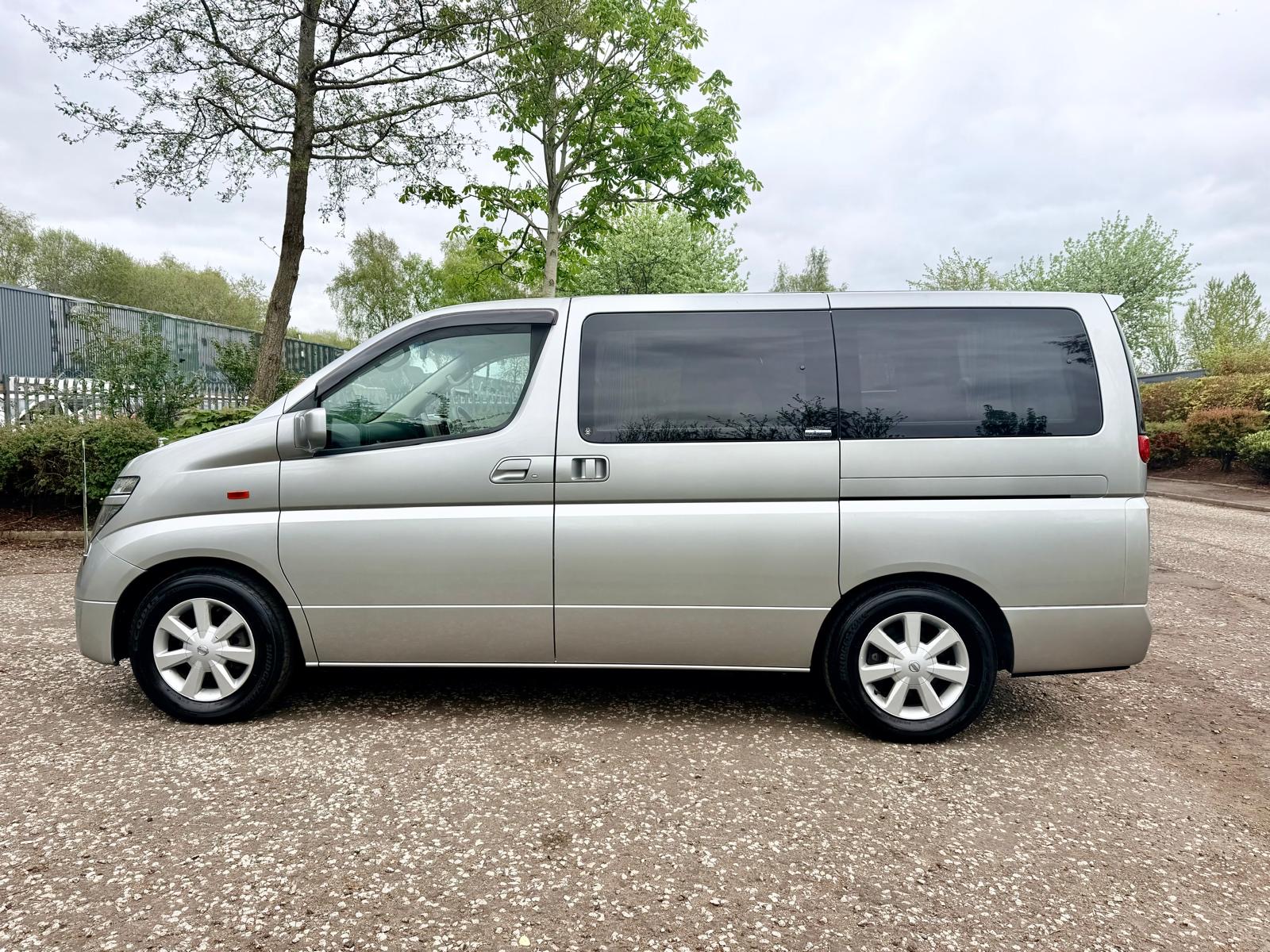 2003/12 NISSAN ELGRAND FRESH IMPORT WITH DISABLE SEAT 4WD AUTO 8 SEATS MPV 4/B GRADE CURTAINS