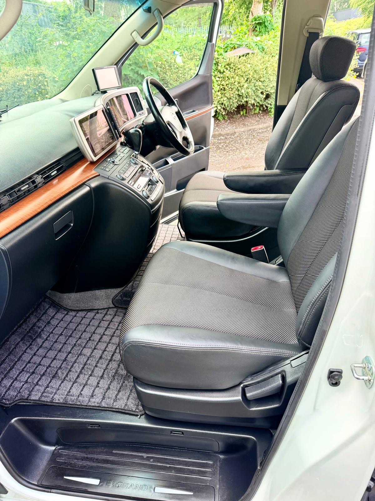 2005 NISSAN ELGRAND HIGHWAY STAR FRESH IMPORT 4WD AUTO 8 SEATS MPV 4/B GRADE CURTAINS