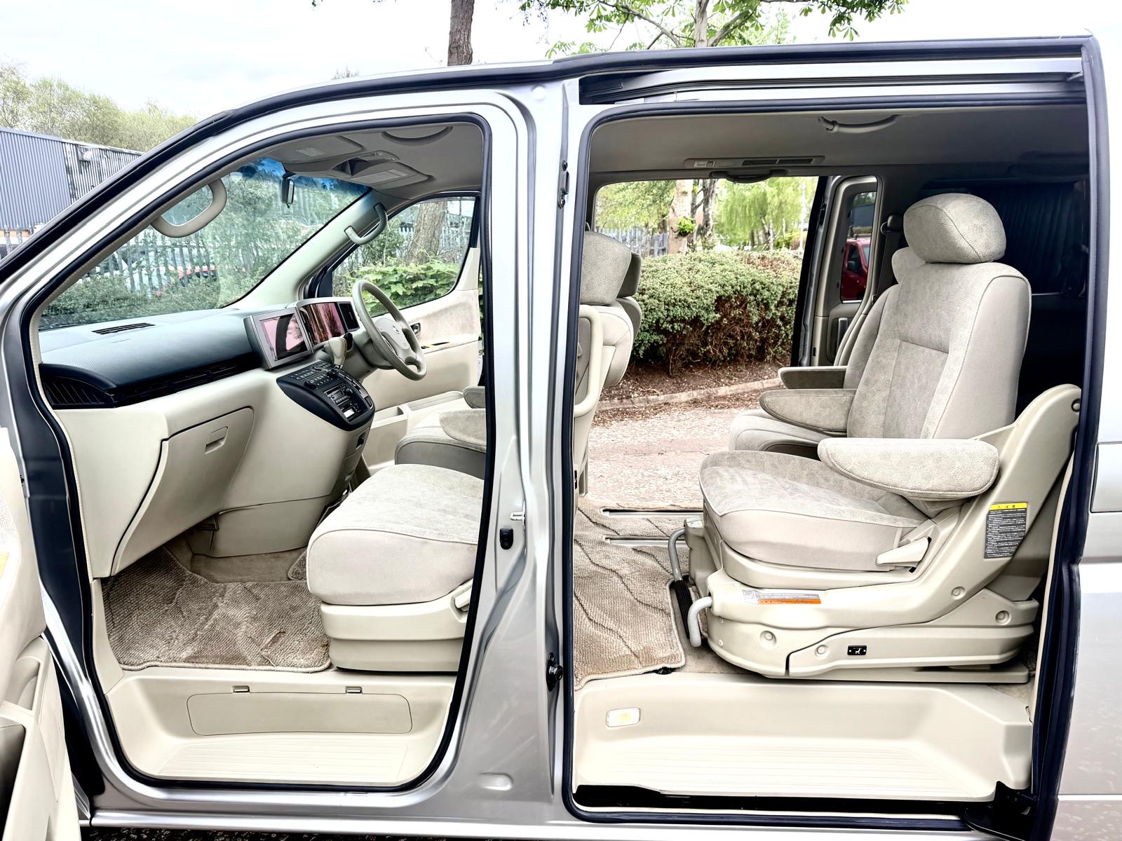 2003/12 NISSAN ELGRAND FRESH IMPORT WITH DISABLE SEAT 4WD AUTO 8 SEATS MPV 4/B GRADE CURTAINS