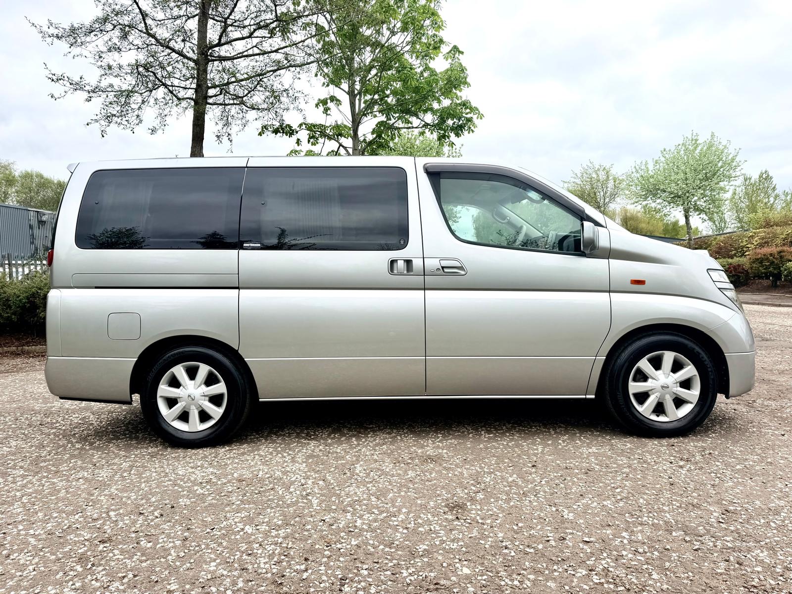 2003/12 NISSAN ELGRAND FRESH IMPORT WITH DISABLE SEAT 4WD AUTO 8 SEATS MPV 4/B GRADE CURTAINS