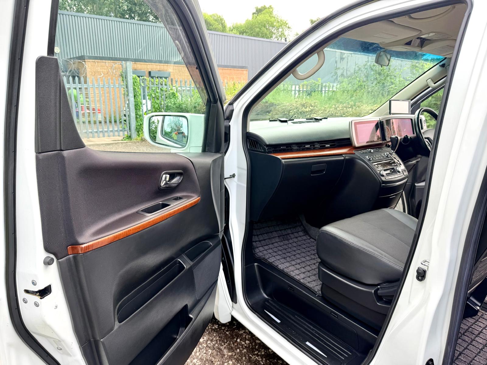 2005 NISSAN ELGRAND HIGHWAY STAR FRESH IMPORT 4WD AUTO 8 SEATS MPV 4/B GRADE CURTAINS
