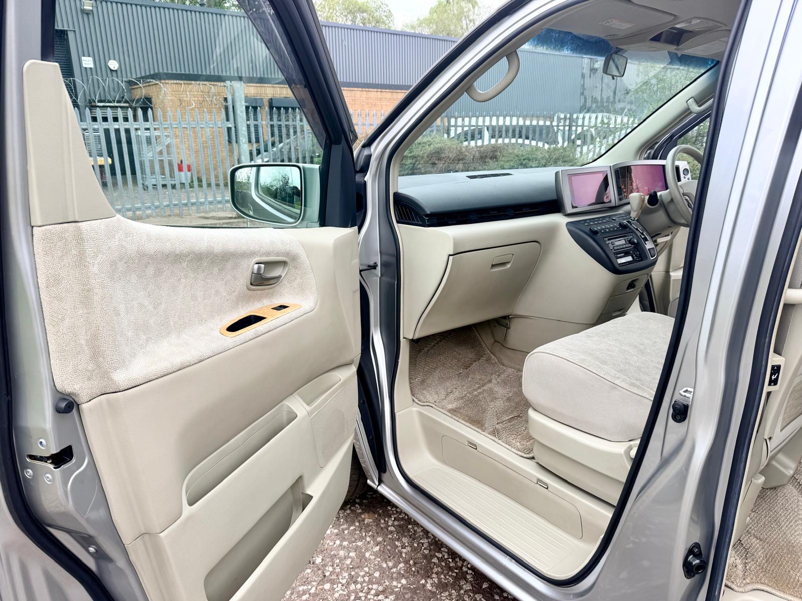 2003/12 NISSAN ELGRAND FRESH IMPORT WITH DISABLE SEAT 4WD AUTO 8 SEATS MPV 4/B GRADE CURTAINS