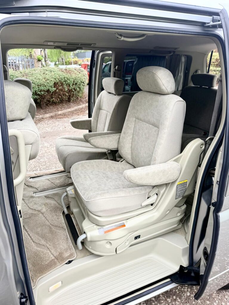 2003/12 NISSAN ELGRAND FRESH IMPORT WITH DISABLE SEAT 4WD AUTO 8 SEATS MPV 4/B GRADE CURTAINS